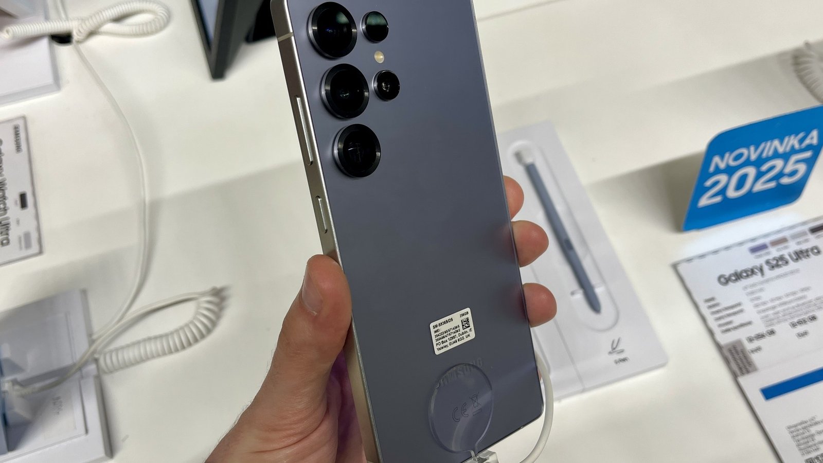 Samsung Galaxy S25 Ultra in Titanium Silverblue