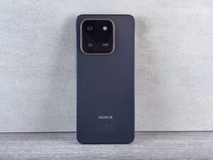 Rear view of a black Honor smartphone showing its square camera module